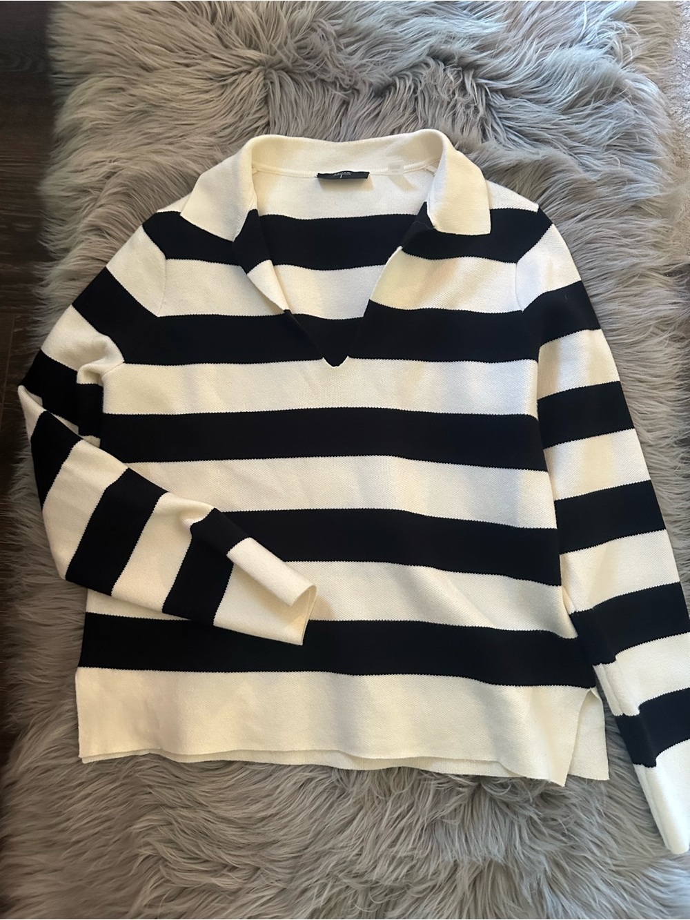 Tahari Black and White Striped V-Neck Collared Sweater